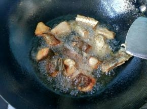 两面炸的焦黄。