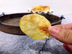 炸至金黄色即可捞出