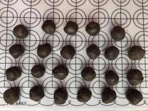 黑豆沙分成一个10克备用