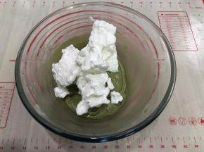 第三次蛋白用翻拌的手法混合至看不见蛋白
这一步千万别用压拌的方法哦
