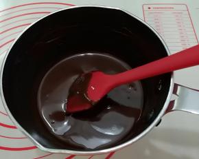 搅拌好后放至手温