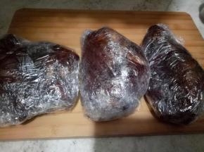 出锅后用保鲜膜包好放凉，放入冰箱冷藏一宿就可以了。