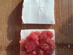 一片放上肉末