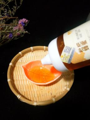 天然的蜂蜜，味道甜润，，口感绵软细腻，余味清香，甜甜的蜜，大大的爱