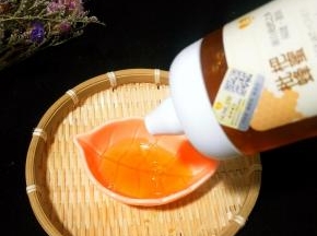 天然的蜂蜜，味道甜润，，口感绵软细腻，余味清香，甜甜的蜜，大大的爱