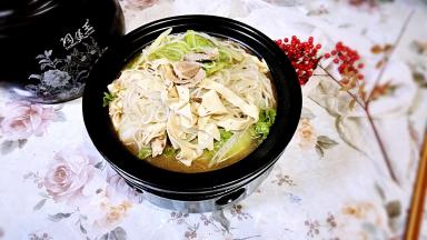 可以放到酒精煲上继续加热吃到干还是热腾腾的一锅