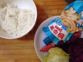 准备材料，米饭扒松