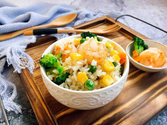 美味早餐 鲜虾什锦炒饭