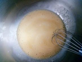 糖一点点的放，慢慢搅融化