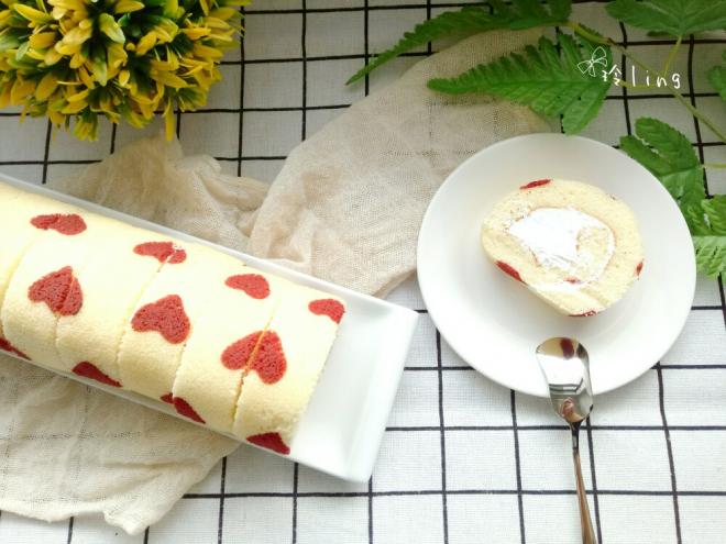 心形波点蛋糕卷