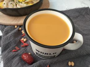 豆浆机完成工作后发出滴滴声，过滤出豆渣即可饮用。