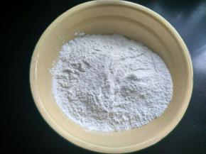 准备糯米粉，面粉。