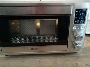 把学厨水立方模具放入东菱岩烤箱中发酵，设置时间37度，时间30分钟