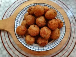 藕丸子放凉后装盘