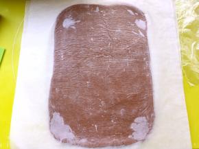 之后包裹上油纸，入冰箱冷冻20分钟