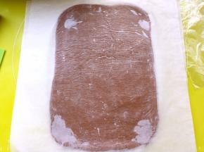 之后包裹上油纸，入冰箱冷冻20分钟