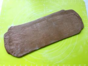 再擀成长条，长度跟刚刚的一样