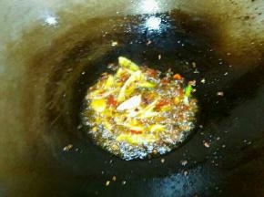 继续小火煸香