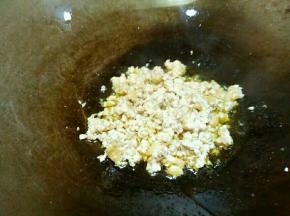 炒散肉末至肉末发白