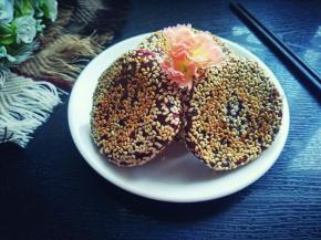 美美哒，又香又甜又糯的紫薯饼吃起来。