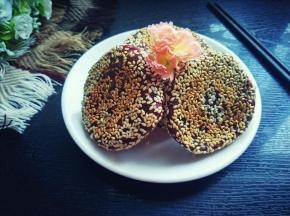 美美哒，又香又甜又糯的紫薯饼吃起来。
