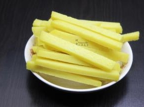 年糕切条状；
