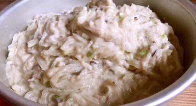 拌匀后倒入模具里（用方形盘中蒸最好）