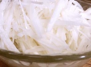 装入大点的容器里