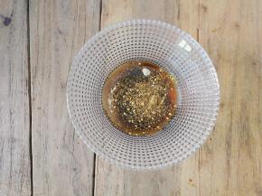 白胡椒和烧烤料也一并倒入