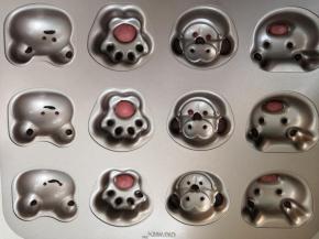 把需要装饰的部分挤好，放入烤箱烤二分钟