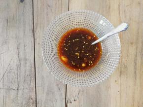 跟汁水混合均匀,沾点来尝下咸淡再自行添加