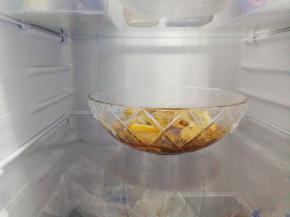 放入冰箱腌制48小时，期间把鸡翅翻动几次