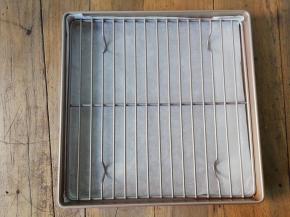 备一个学厨金盘和烤架，最好下面垫张锡纸之类，特别好清洗