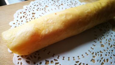 饼中卷上蔬菜丝