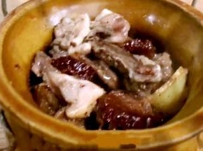 用万能夹夹出蒸碗