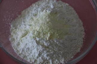 低筋粉和奶粉放一起