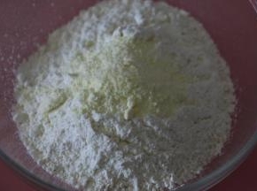 低筋粉和奶粉放一起