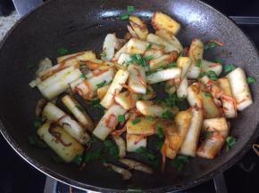 年糕，变软，最后撒点葱花，就可以；