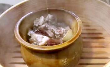 淋入少许植物油