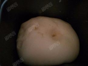 室温发酵一小时，至2.5倍大