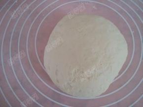 发酵好的面团排气