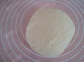 发酵好的面团排气