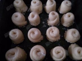 依次做好，全部放入刷过油的方烤盘