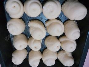 让面团在有湿气的环境里发至2倍大