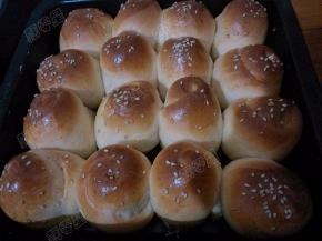 烤箱180度预热，将烤盘放入倒数第二层，上下火烤18分钟左右