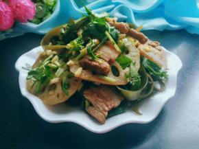 味道太棒了，卤藕香脆，海带软烂，五花肉一点也不油腻。