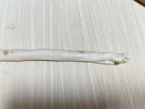 之后再卷起来成长条状，如图。