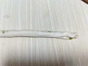 之后再卷起来成长条状，如图。