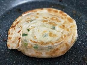煎至两面金黄即可出锅。