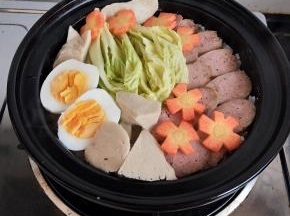 摆入砂锅里